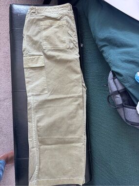 Women's GAP Olive Green Cargo Pants - Classic Utility Style-NWOT